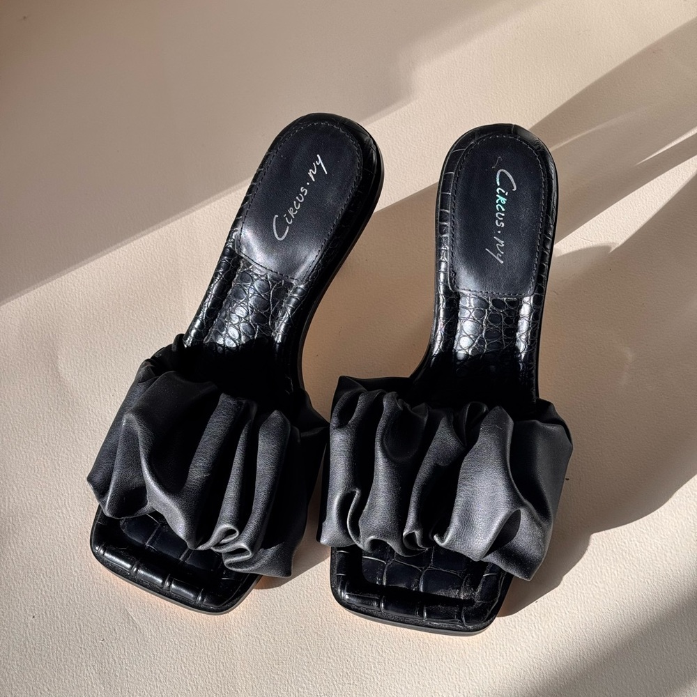 Circus by Sam Edelman Black Vamp Ruffled Mules